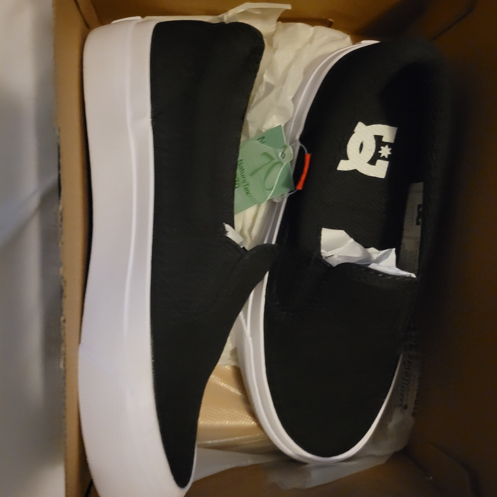 NWT Kids DC Black and White Trase Slip-On Shoes
